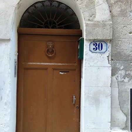 Tra I Tetti Del Borgo * Чефалу