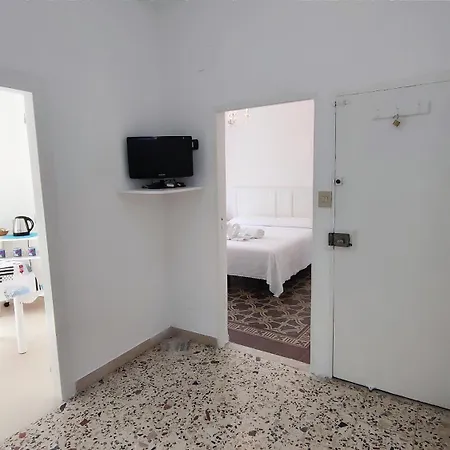 Tra I Tetti Del Borgo تْشيفالو