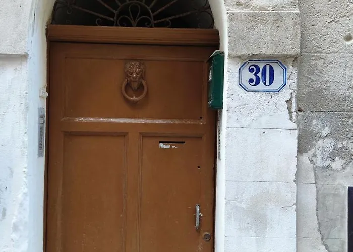 Tra I Tetti Del Borgo * Чефалу