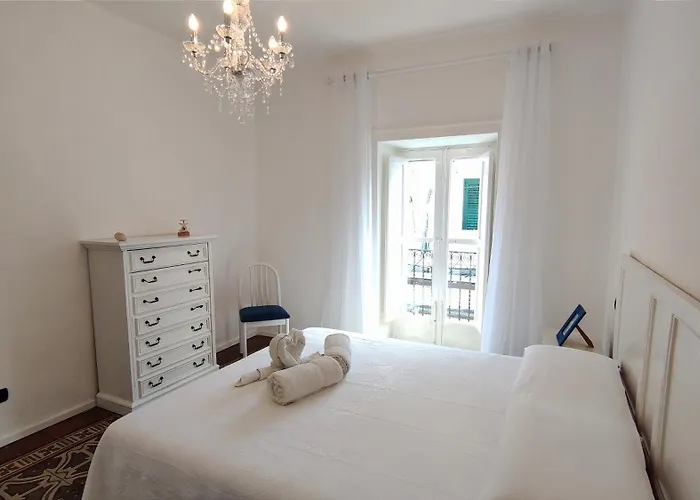 Tra I Tetti Del Borgo * Чефалу