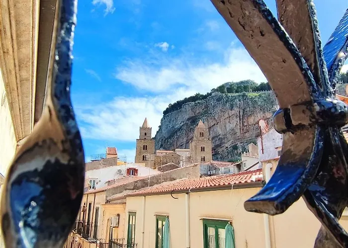 Tra I Tetti Del Borgo * Чефалу