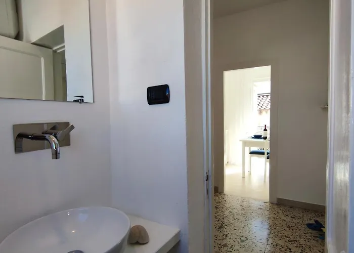 Tra I Tetti Del Borgo * Чефалу