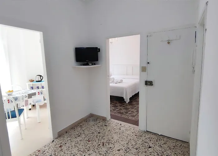 Tra I Tetti Del Borgo Чефалу