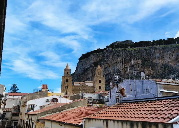 Tra I Tetti Del Borgo * Чефалу